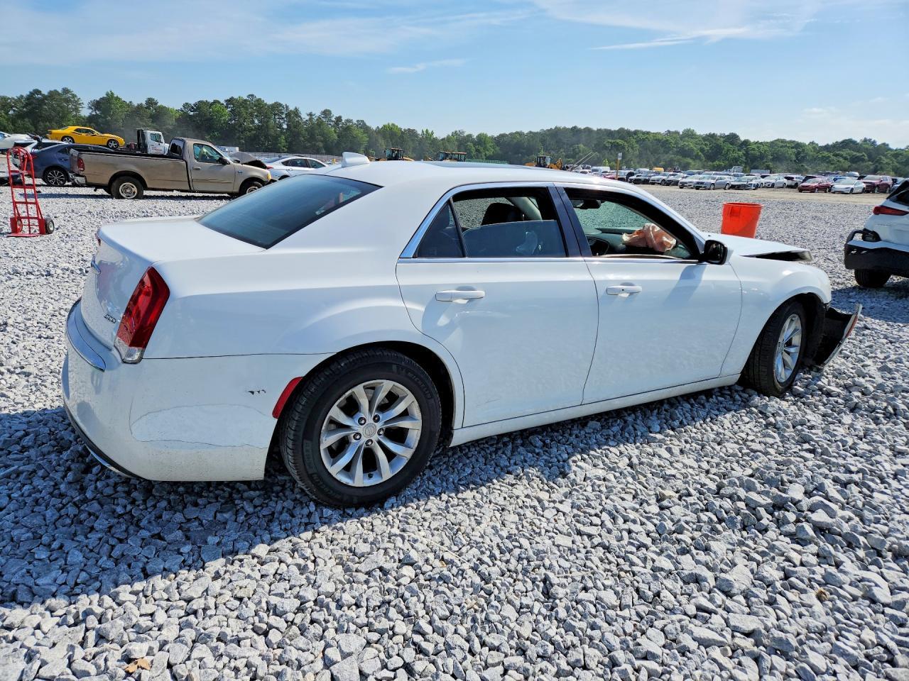 2015 Chrysler 300 Limited - Фото 3
