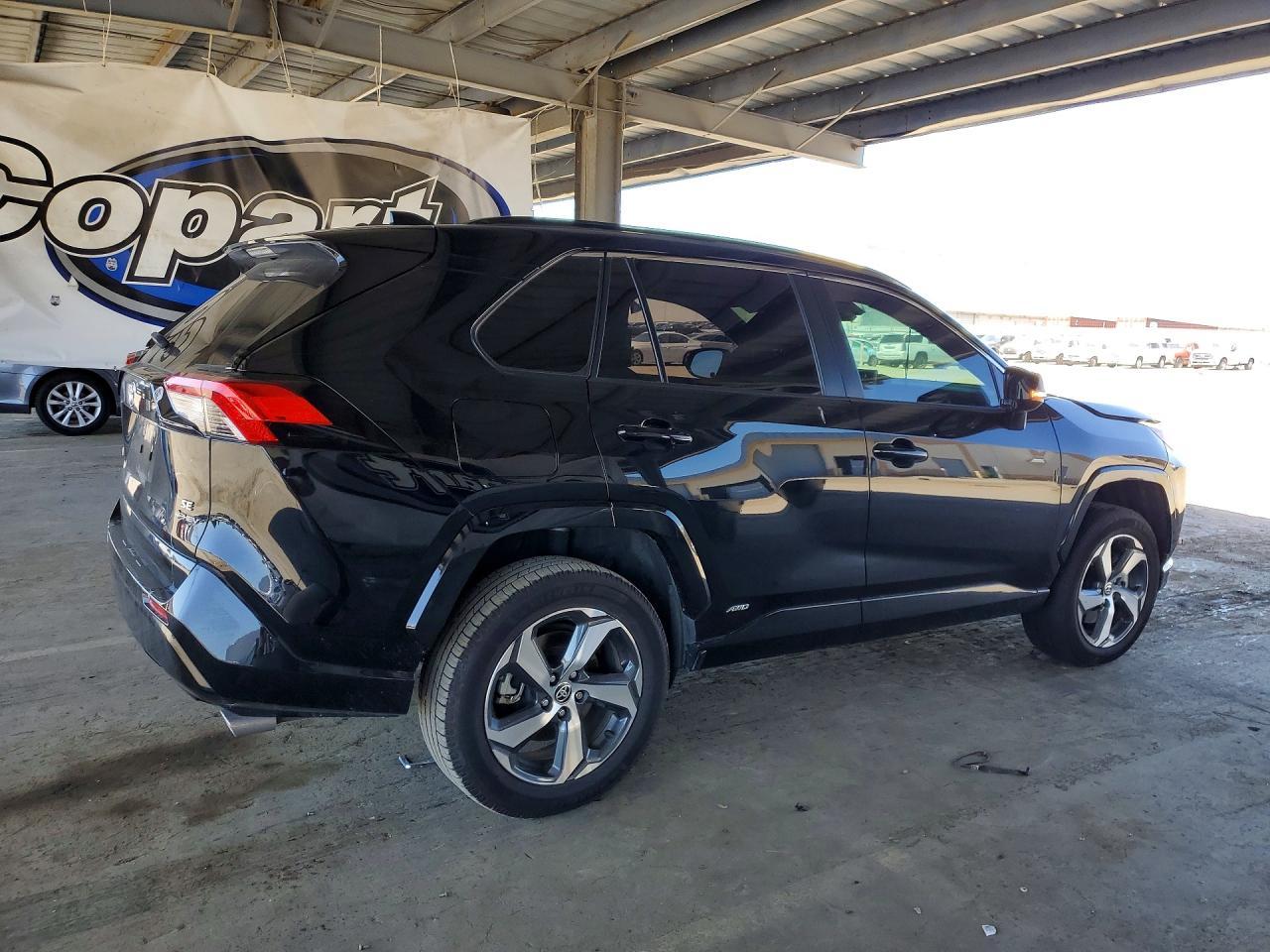 2025 Toyota Rav4 Se - Image 3