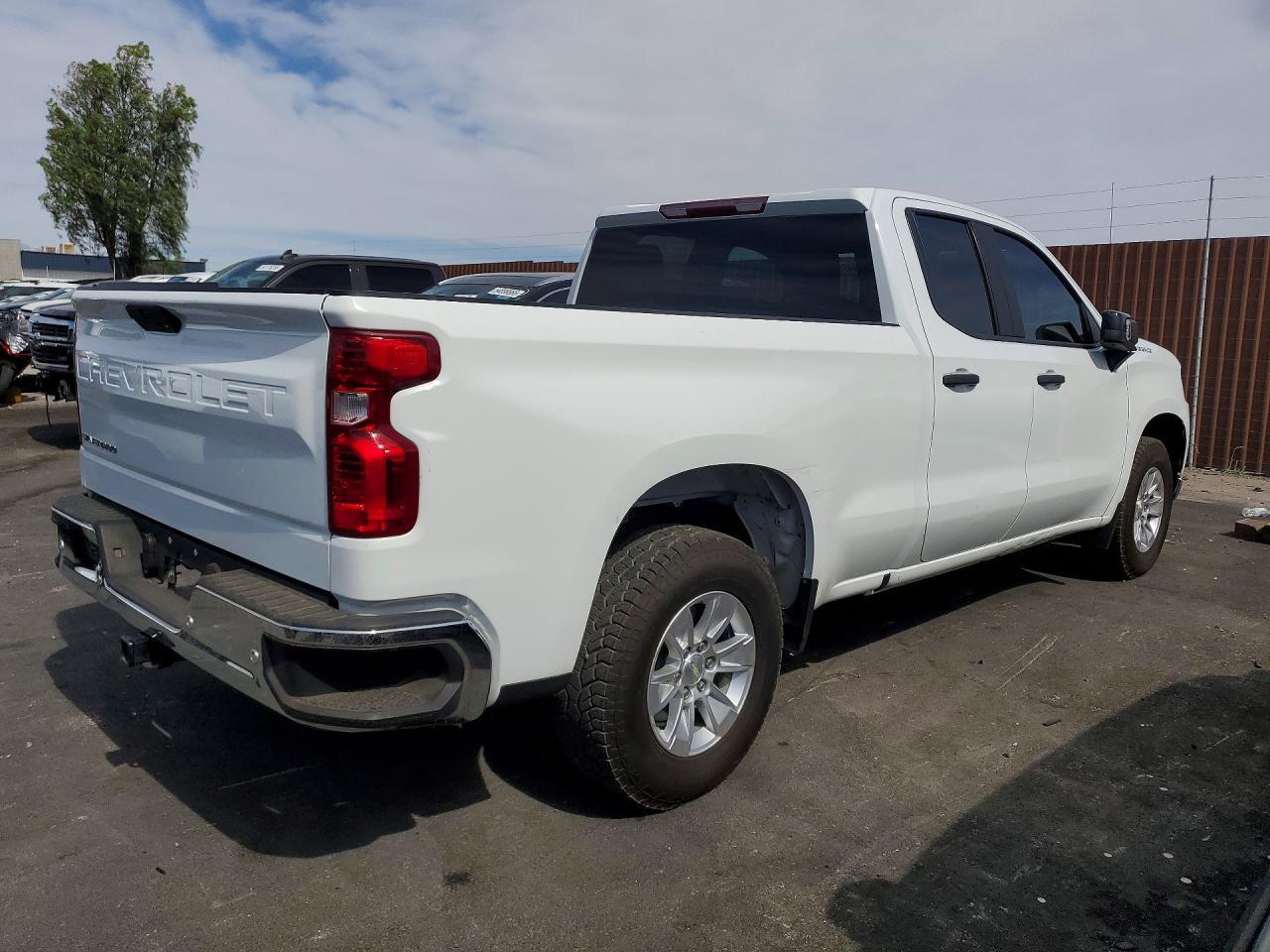 2020 Chevrolet Silverado C1500 - Фото 3