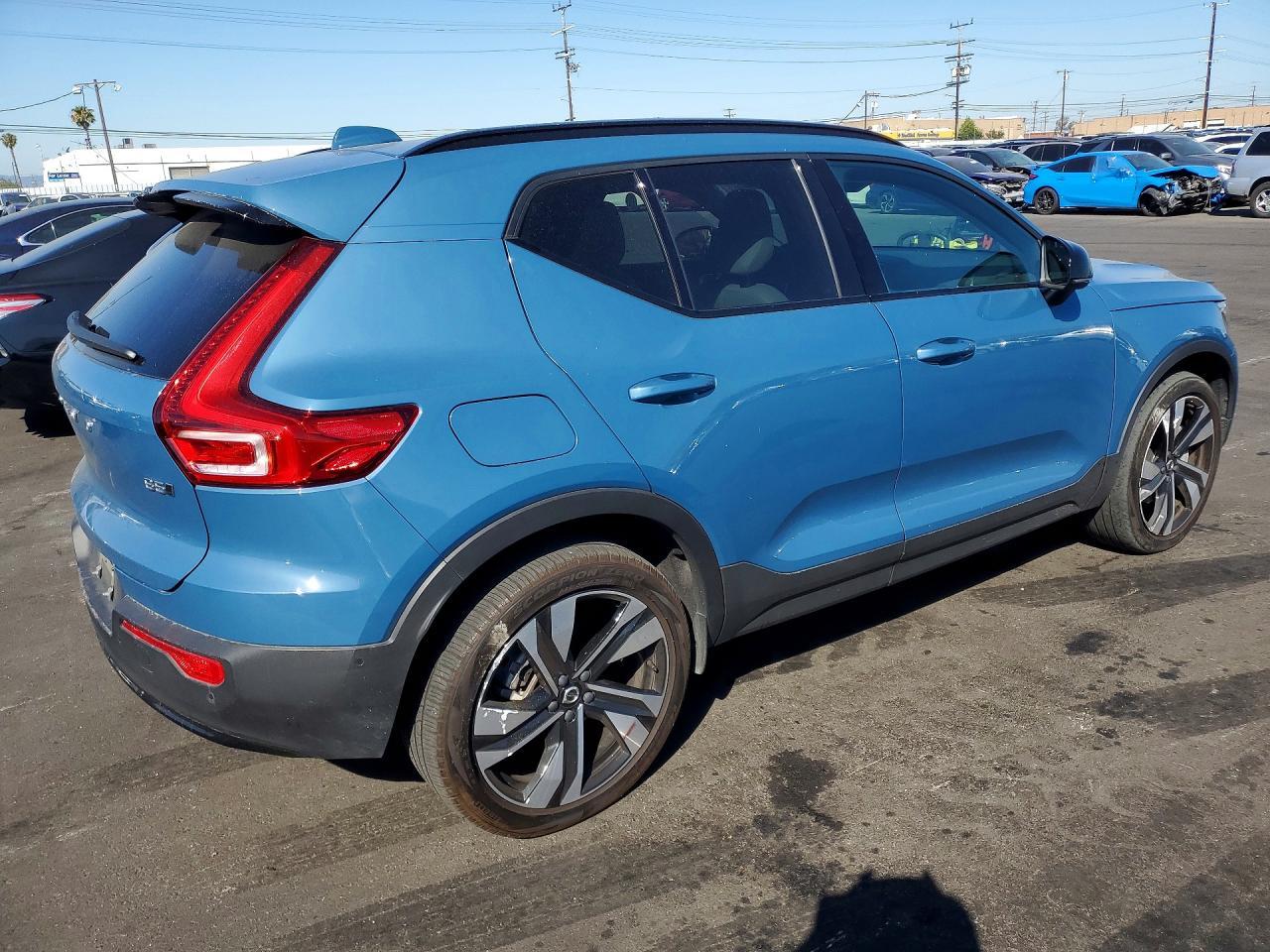2024 Volvo Xc40 Plus - Image 3