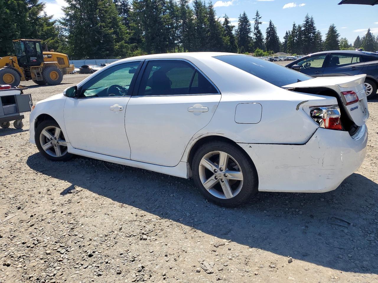 2014 Toyota Camry L - Фото 2