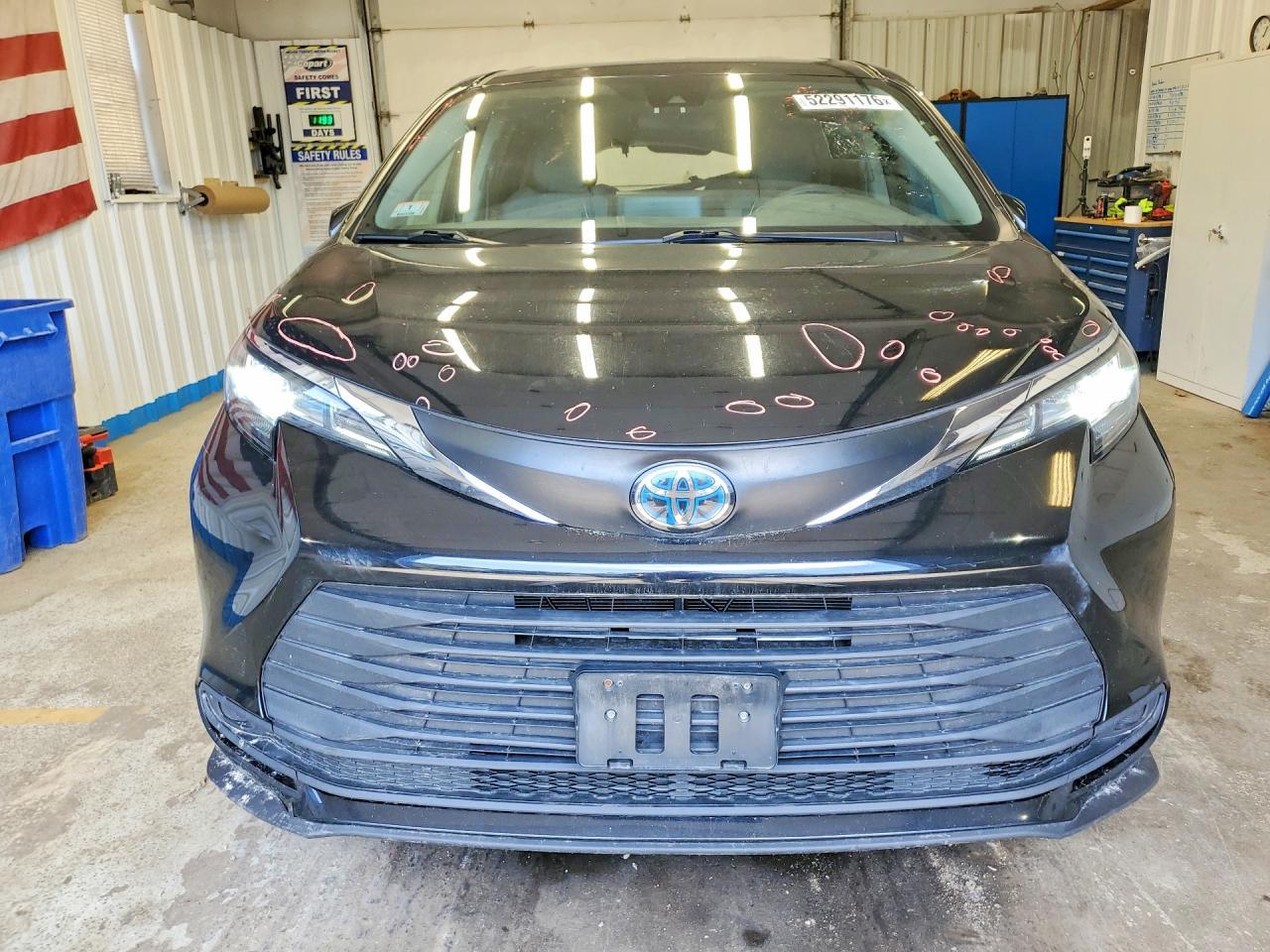 2021 Toyota Sienna Le - Фото 5