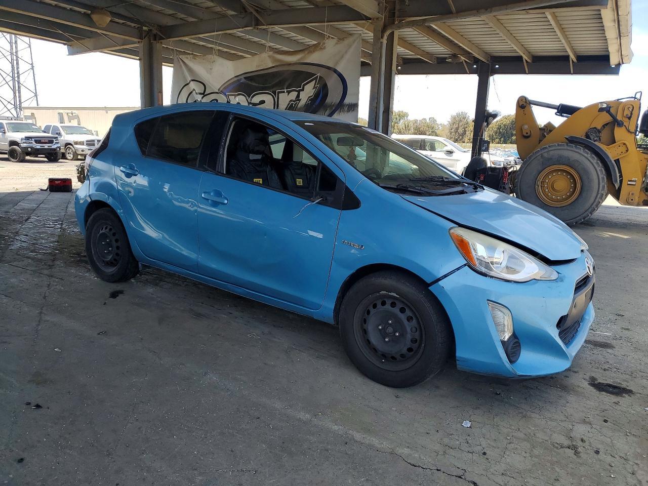 2015 Toyota Prius C One - Image 4
