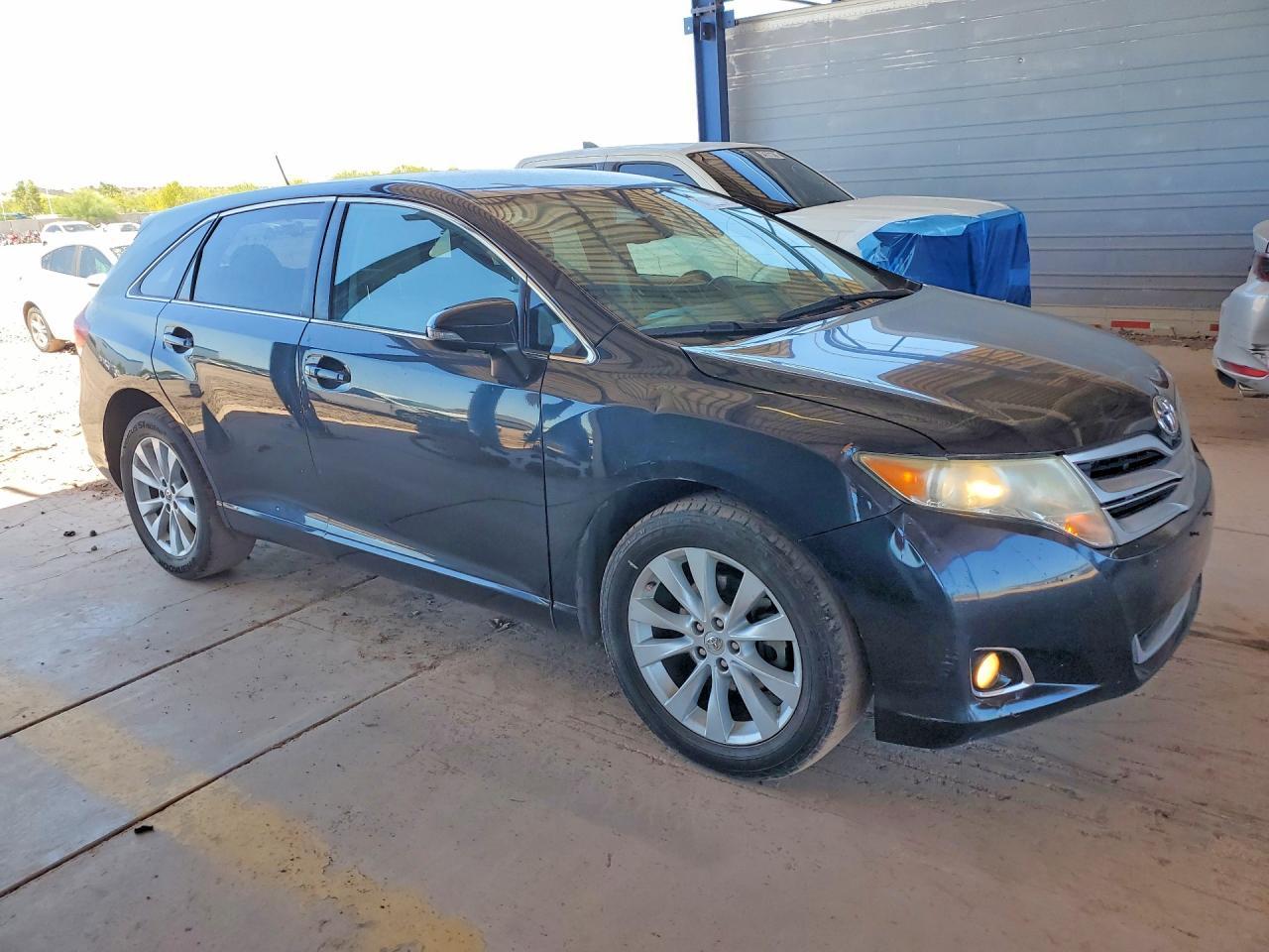 2015 Toyota Venza Le - Image 4