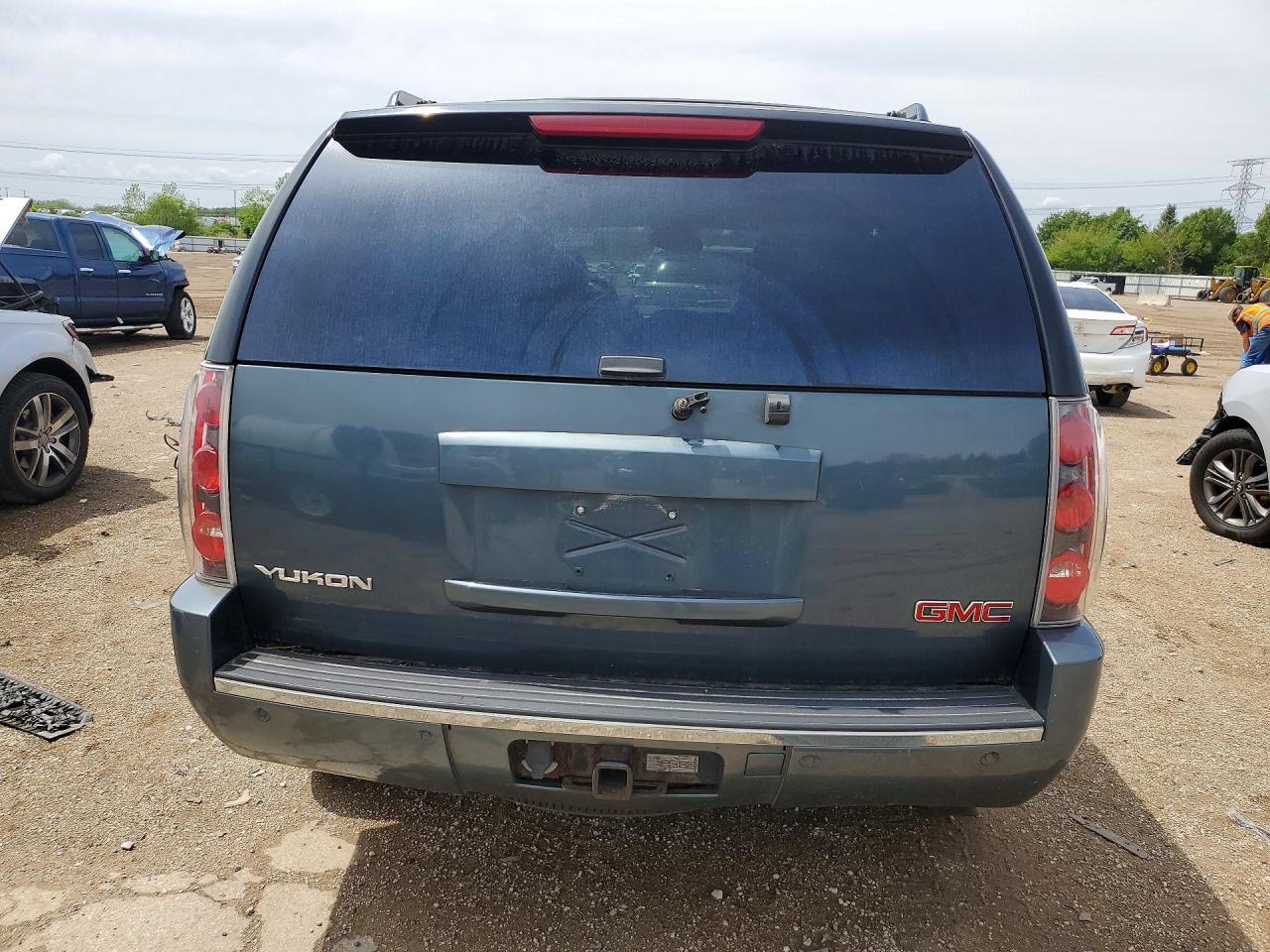 2007 GMC Yukon Denali - Image 6