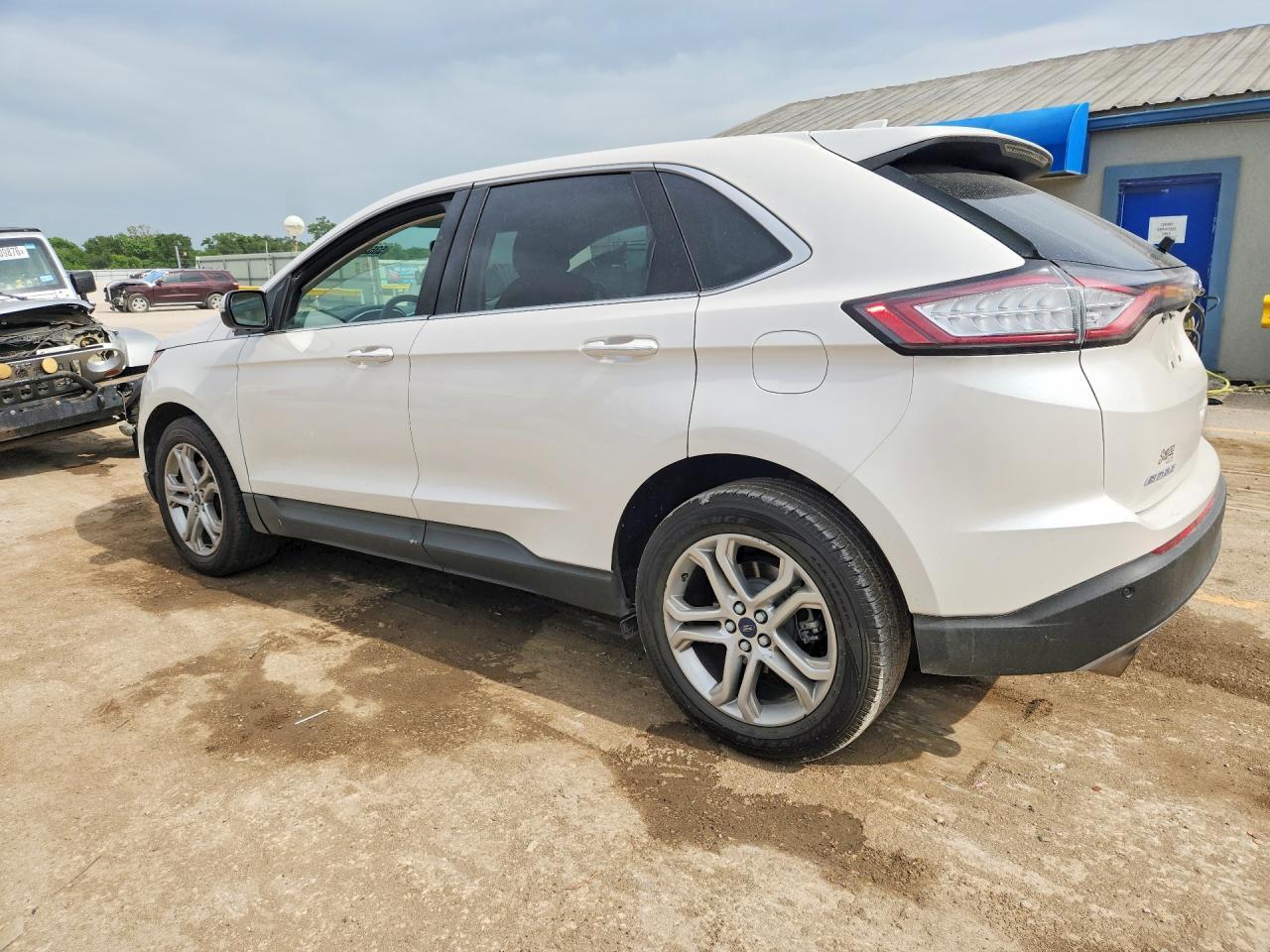 2017 Ford Edge Titanium - Image 2