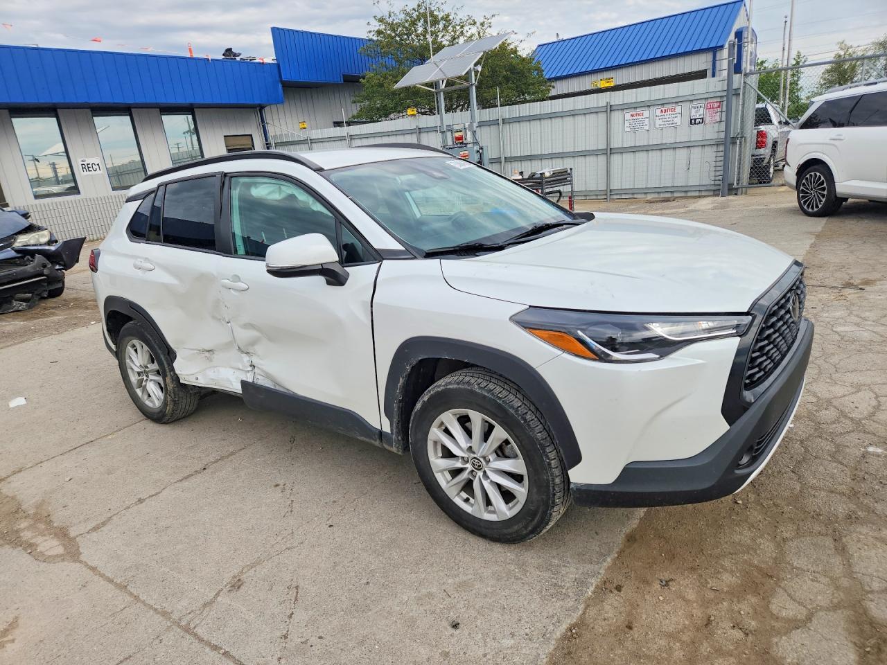 2022 Toyota Corolla Cross Le - Image 4