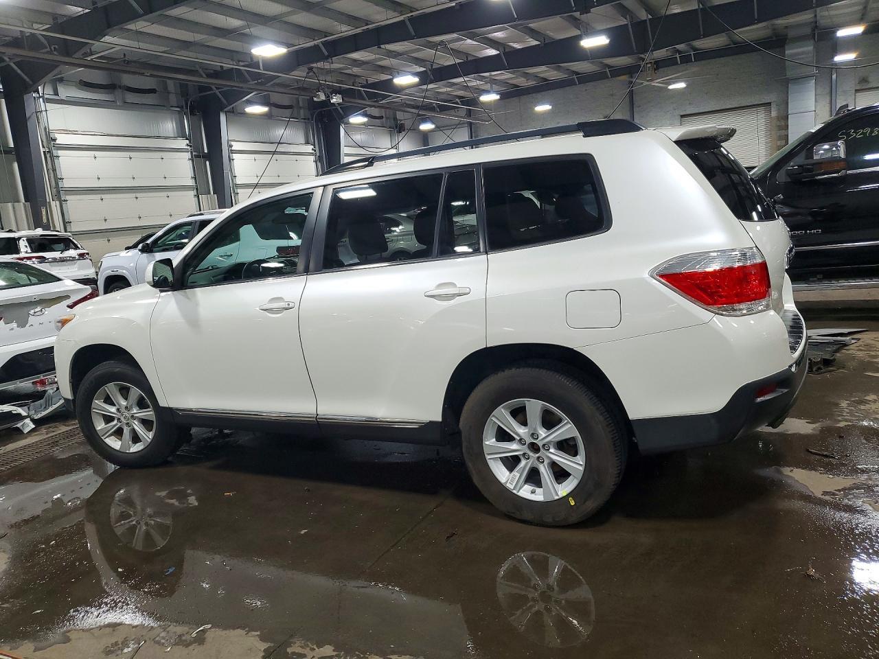 2011 Toyota Highlander Base - Image 2