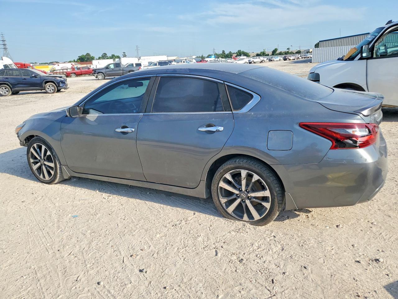 2017 Nissan Altima 2.5 Sr - Фото 2