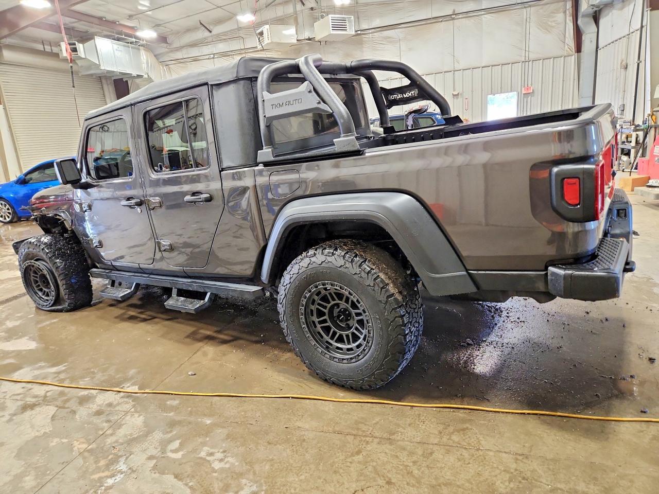 2020 Jeep Gladiator Sport - Фото 2