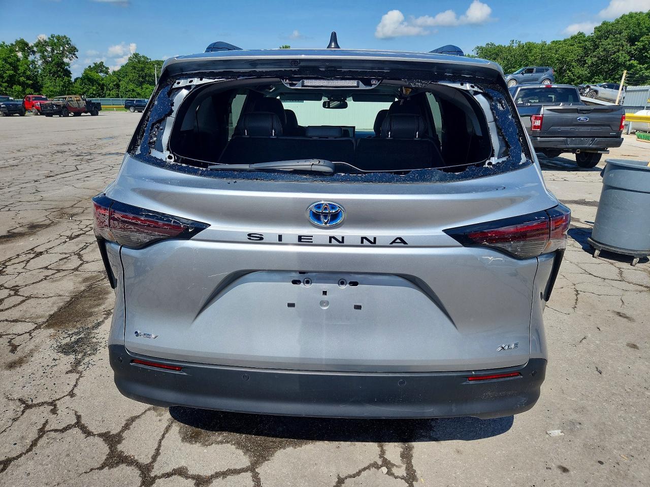 2025 Toyota Sienna Xle 8-Passenger - Фото 6