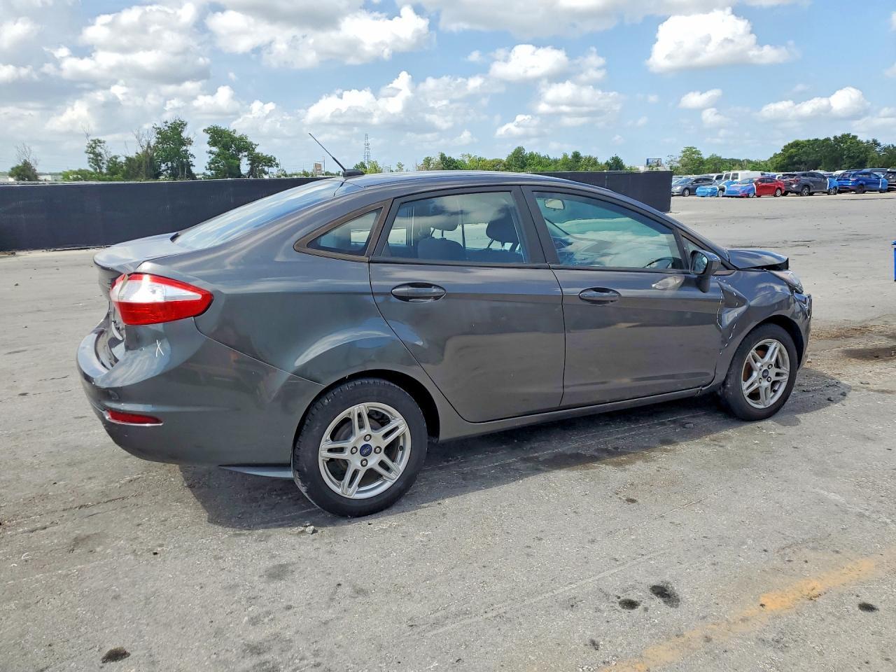 2017 Ford Fiesta Se - Image 3