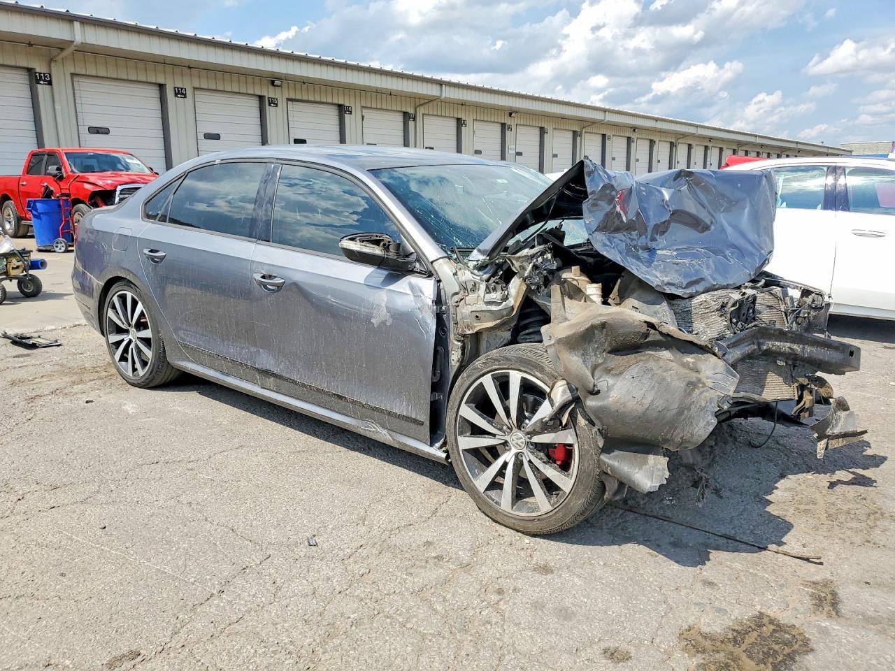2018 Volkswagen Passat Gt - Фото 4