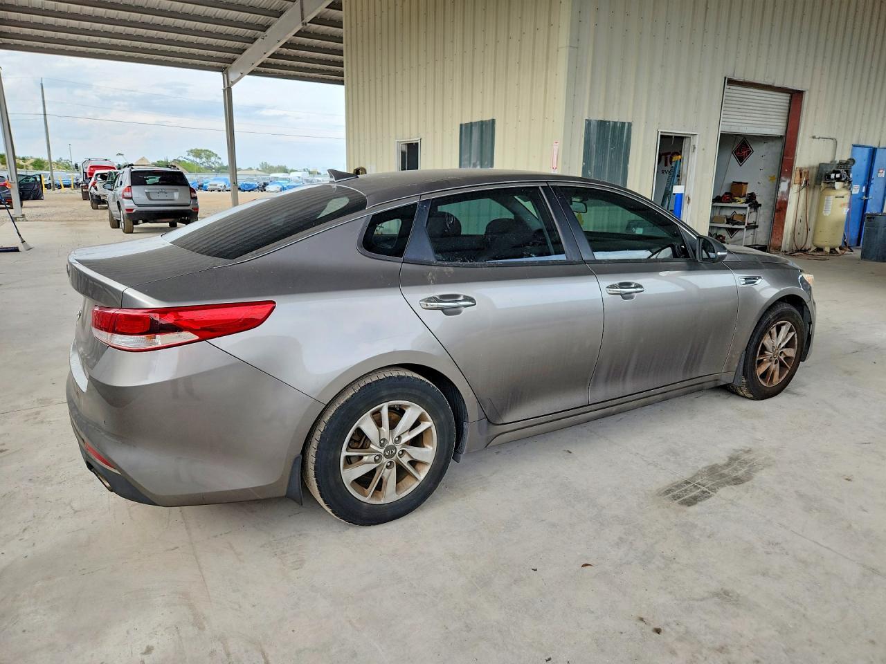 2017 Kia Optima - Фото 3