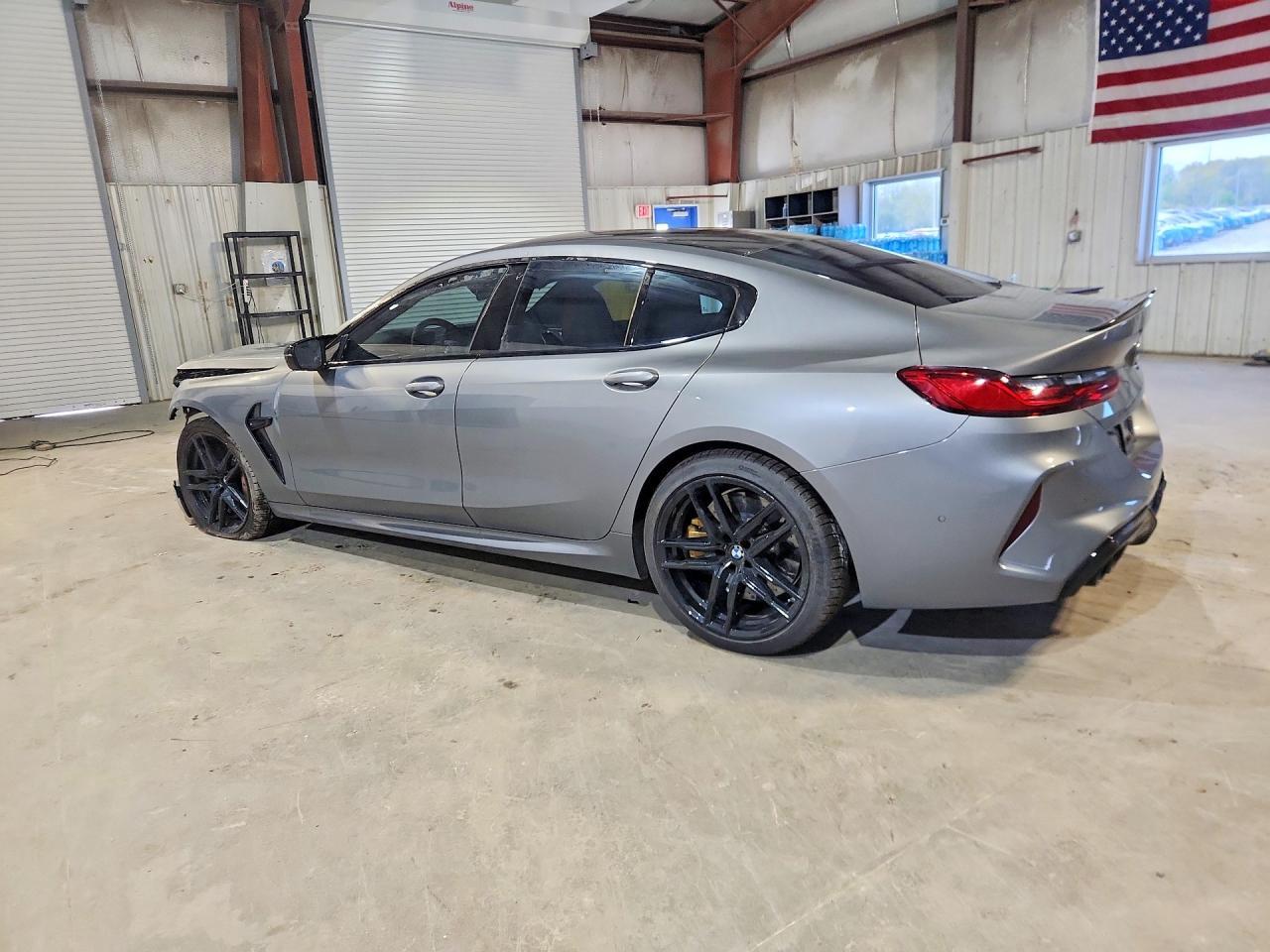 2025 BMW M8 - Фото 2