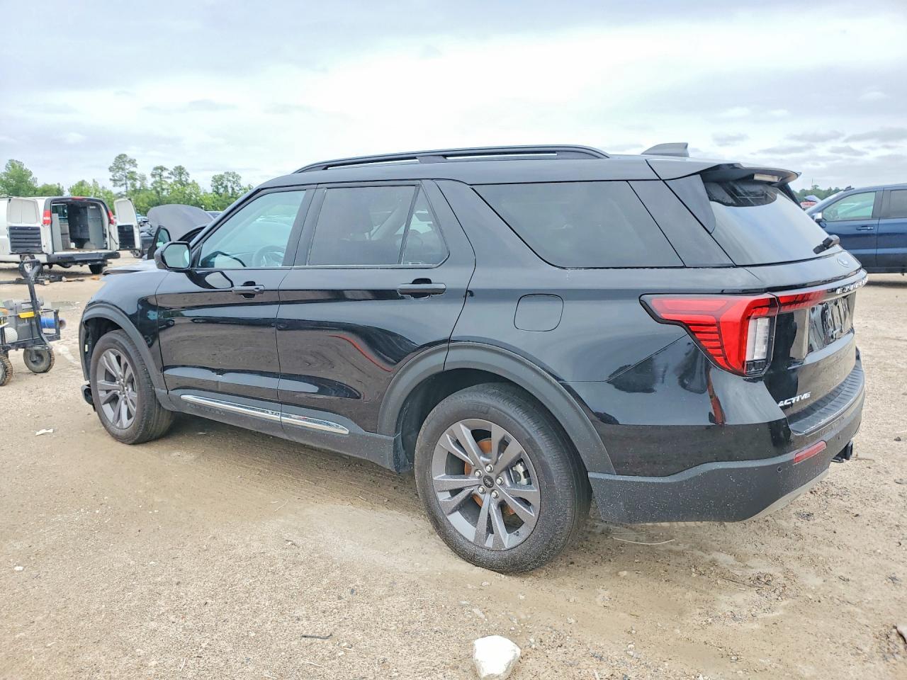 2025 Ford Explorer Active - Фото 2