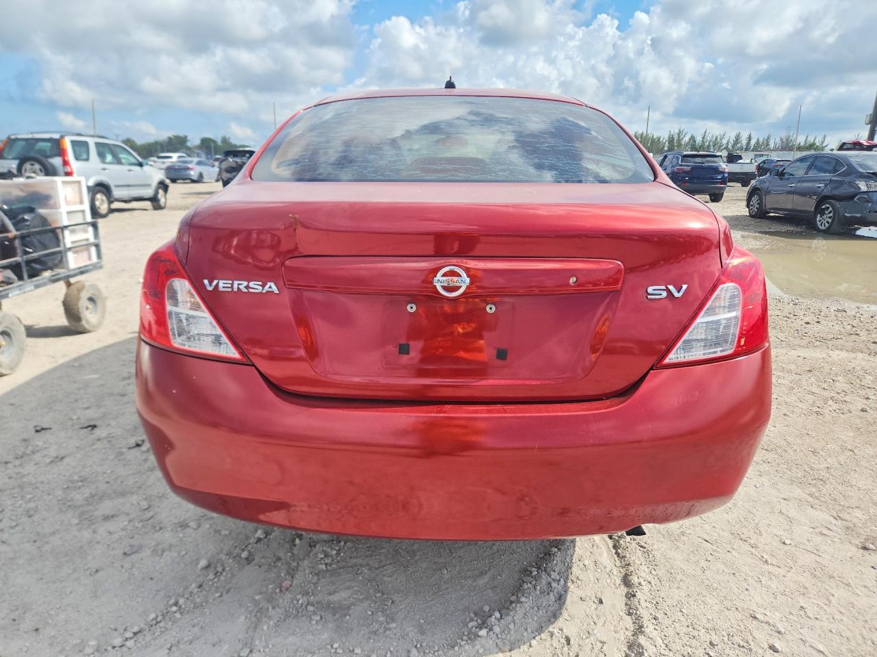 2012 Nissan Versa 1.6 S - Фото 6