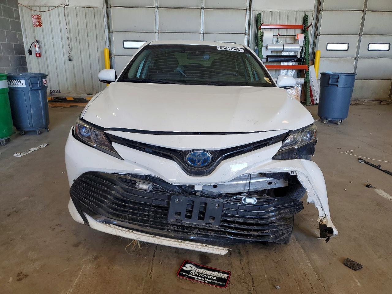 2020 Toyota Camry Le - Фото 5
