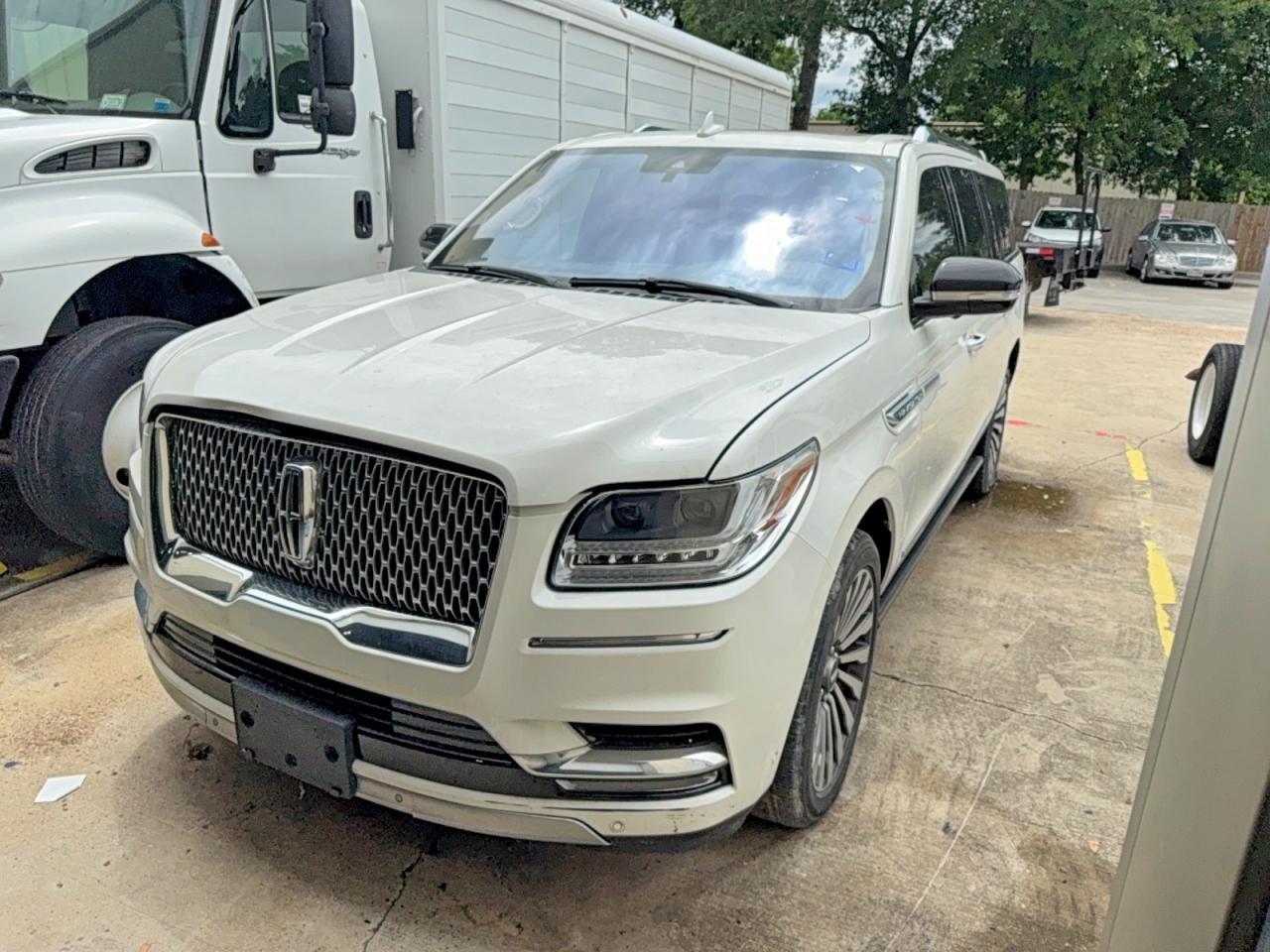 2020 Lincoln Navigator Reserve L - Image 2