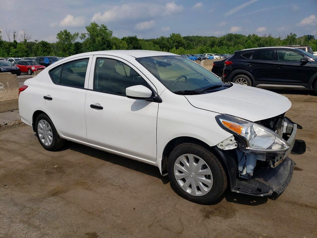 2018 Nissan Versa S - Фото 4