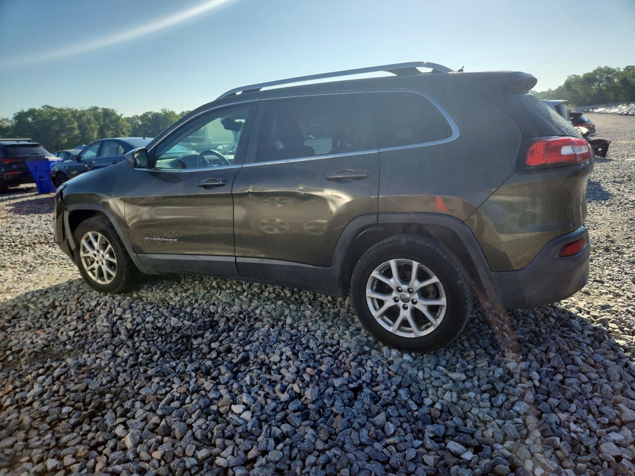 2015 Jeep Cherokee Latitude - Image 2