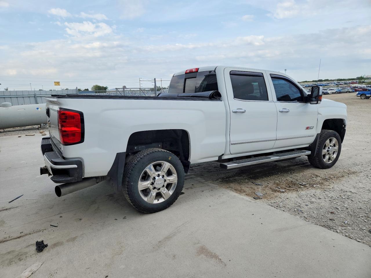 2017 Chevrolet Silverado K2500 Heavy Duty Ltz - Фото 3