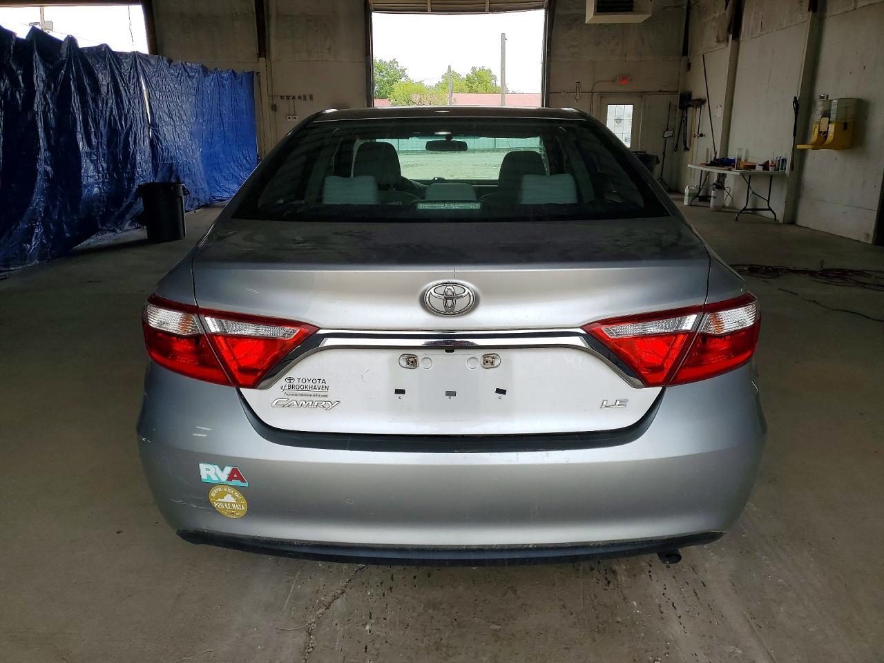 2017 Toyota Camry Le - Фото 6