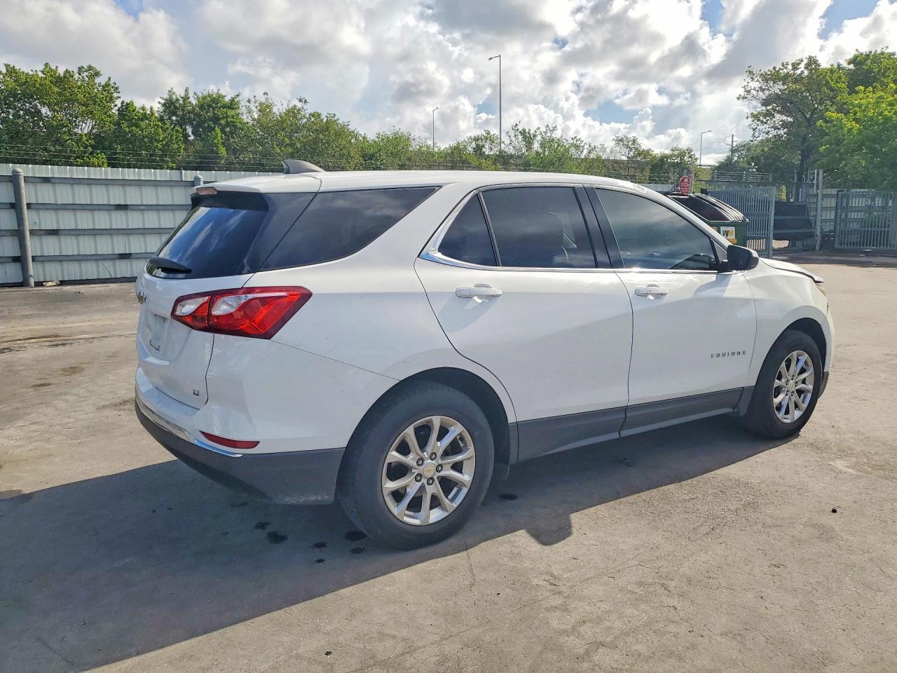 2020 Chevrolet Equinox Lt - Image 3