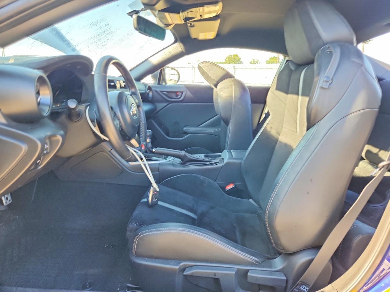 2023 Toyota Gr 86 Premium - Image 7