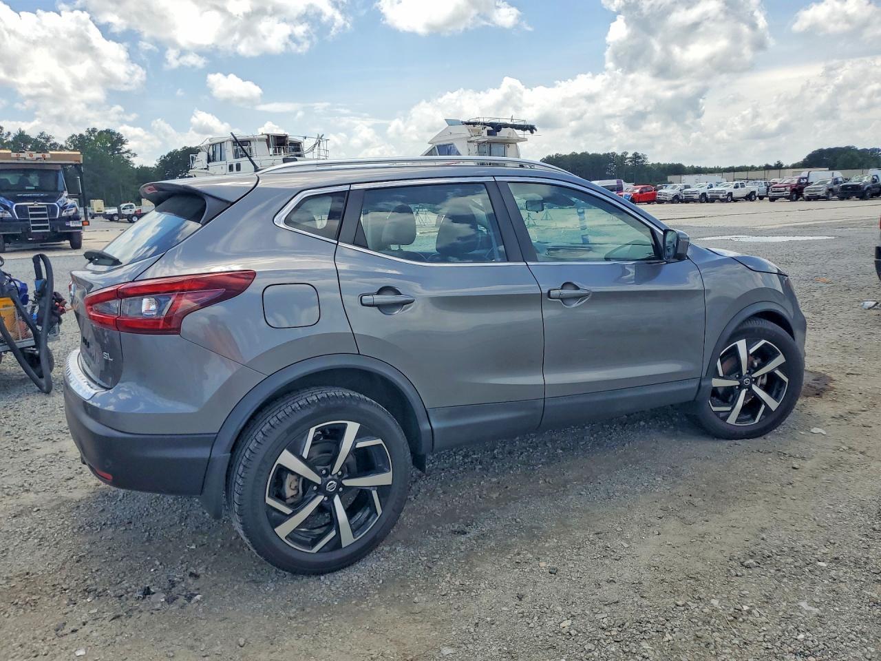 2022 Nissan Rogue Sport Sl - Image 3