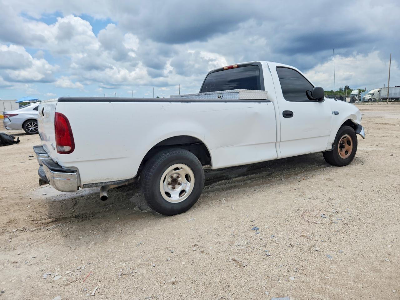 2000 Ford F150 - Image 3