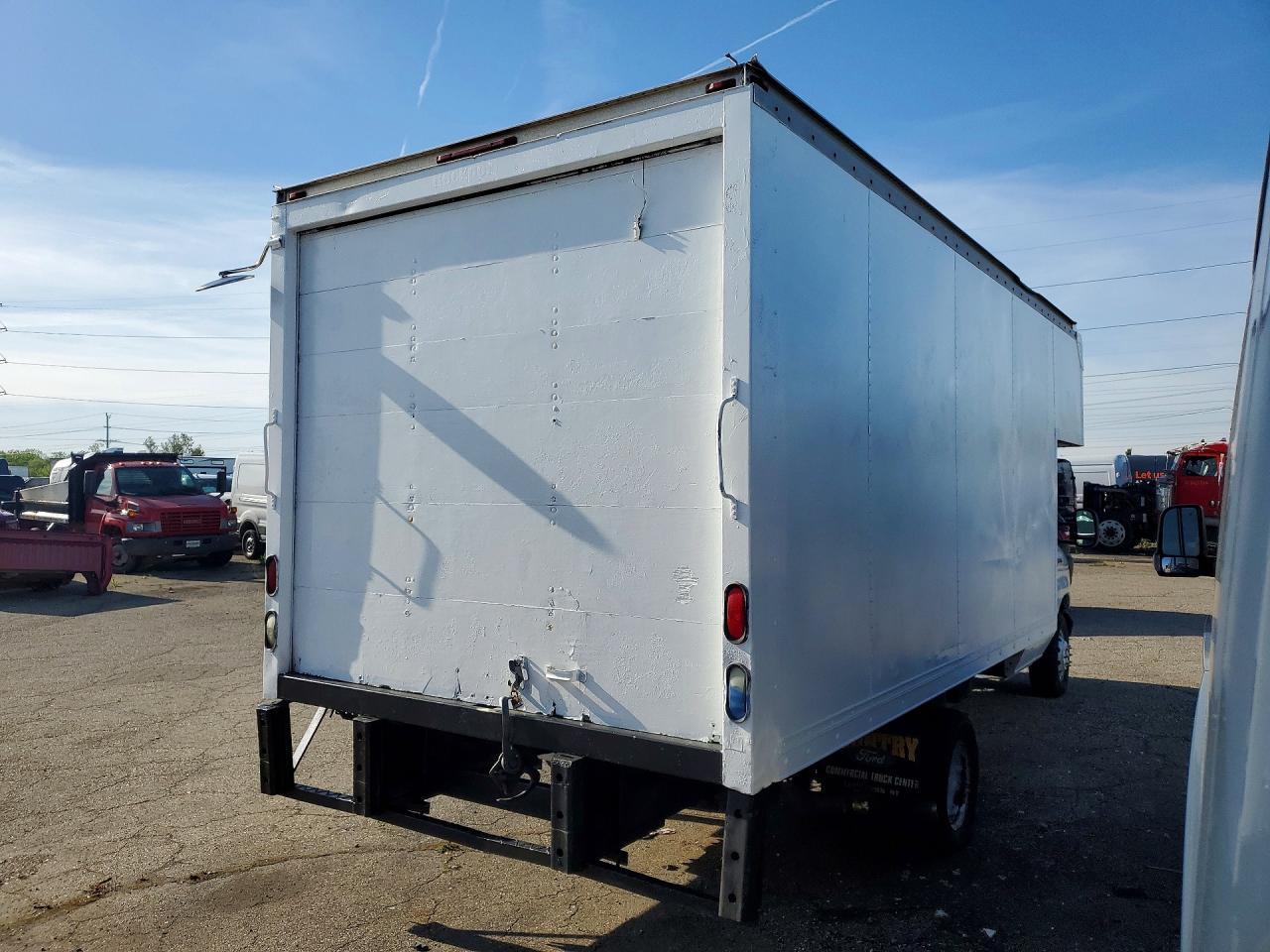 2007 Ford E450 Box Truck - Image 3