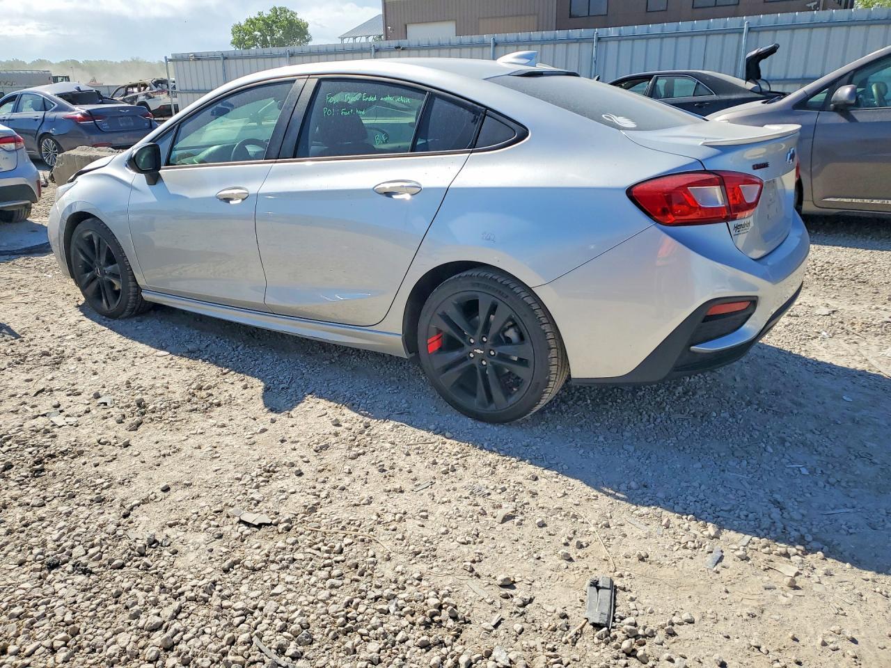 2018 Chevrolet Cruze Lt - Image 2