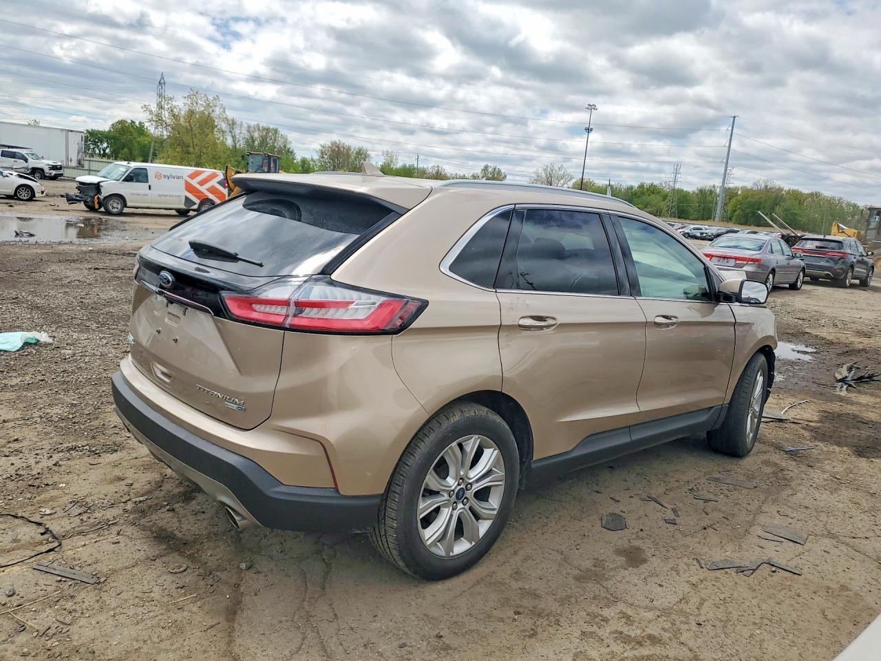 2020 Ford Edge Titanium - Фото 3