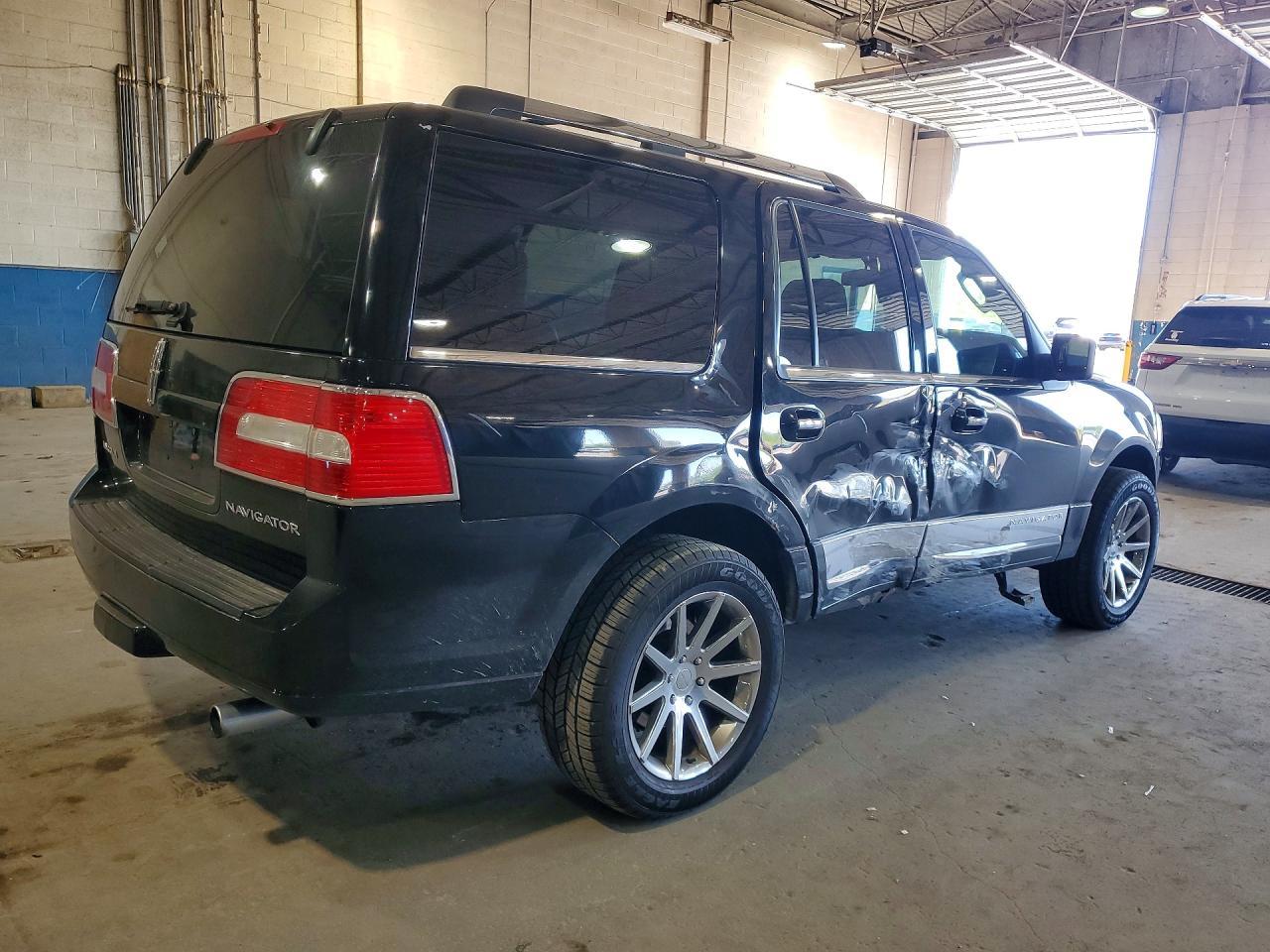 2008 Lincoln Navigator - Image 3