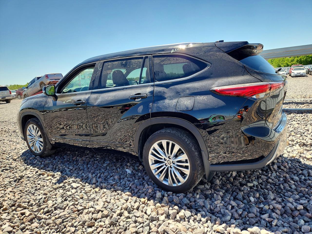 2023 Toyota Highlander Hybrid Platinum - Фото 2