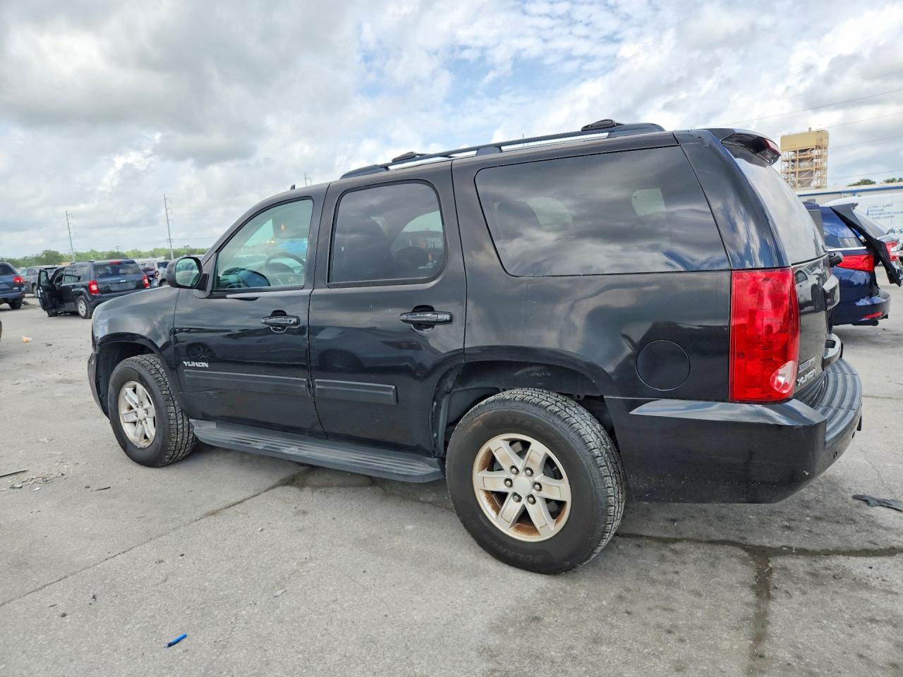 2011 GMC Yukon Sle - Фото 2