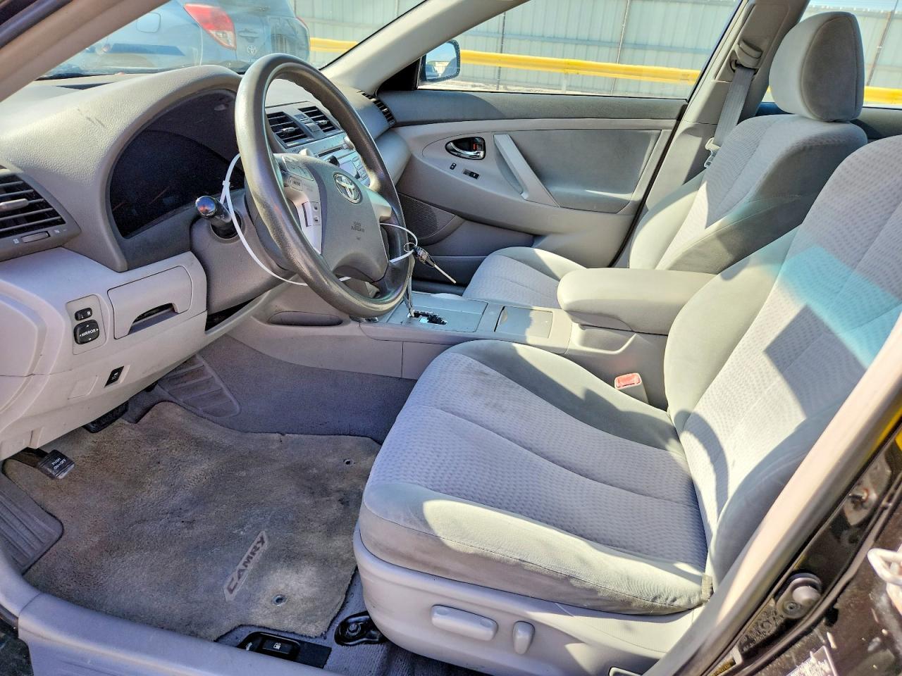 2011 Toyota Camry Le - Фото 7