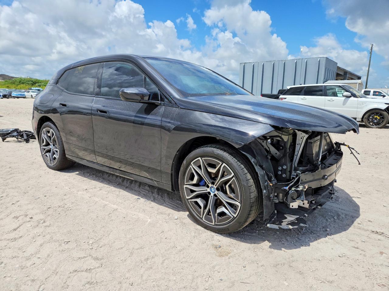 2024 BMW Ix xDrive50 - Фото 4