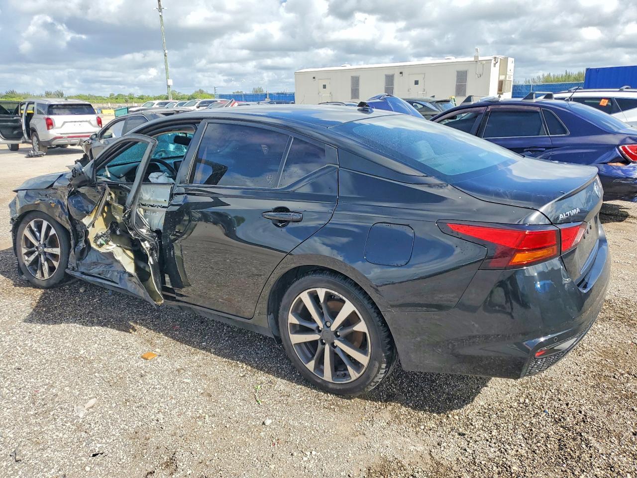2021 Nissan Altima Sv - Image 2