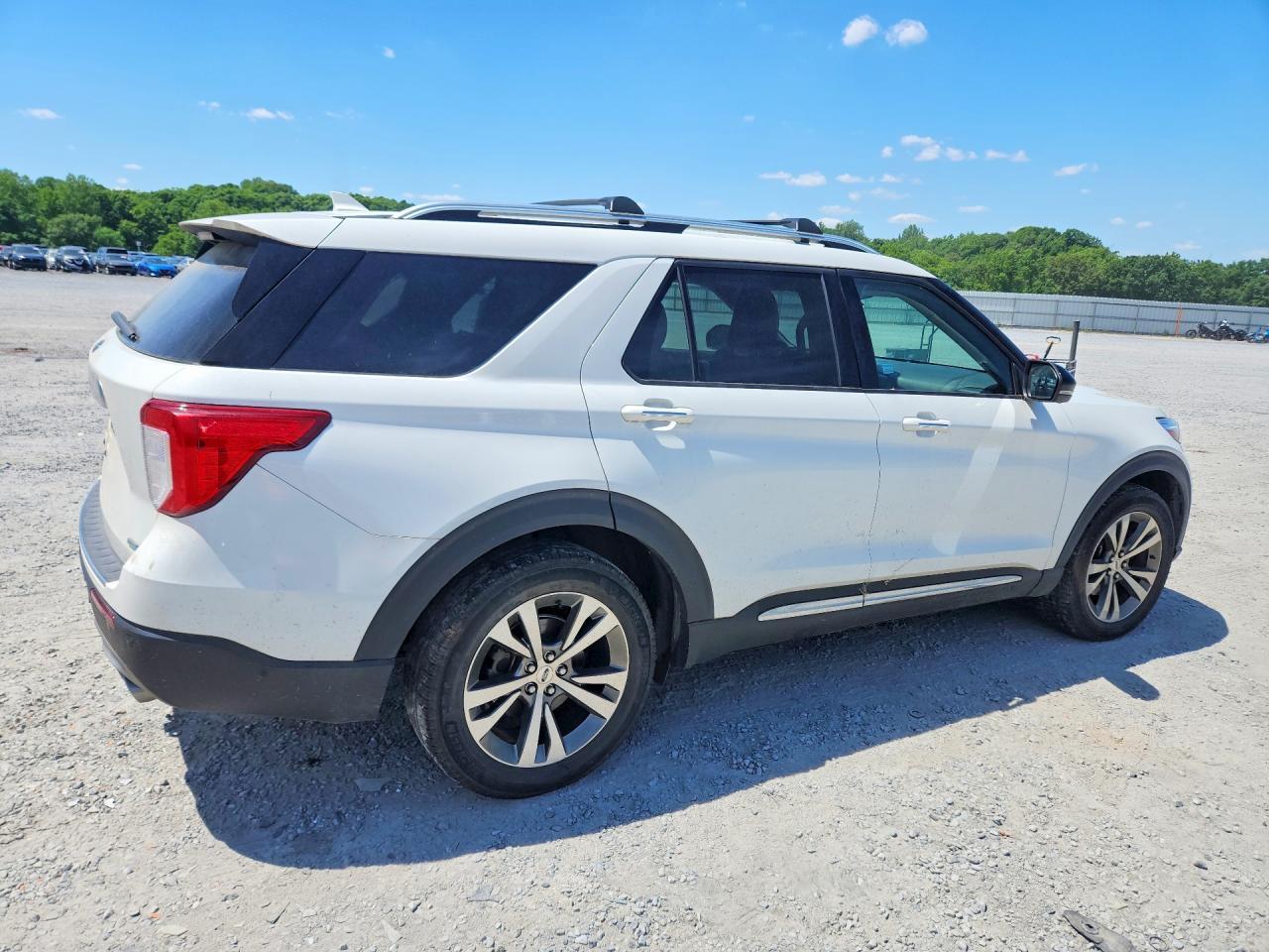 2020 Ford Explorer Platinum - Image 3