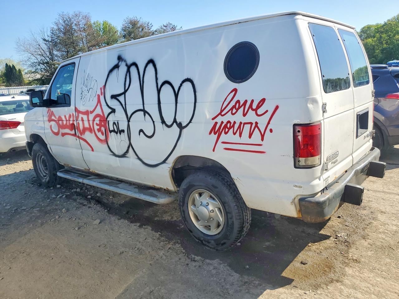2011 Ford Econoline E250 Van - Фото 2