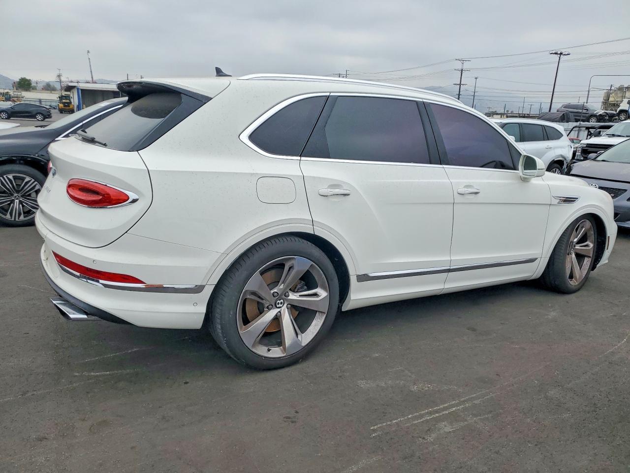 2023 Bentley Bentayga - Image 3
