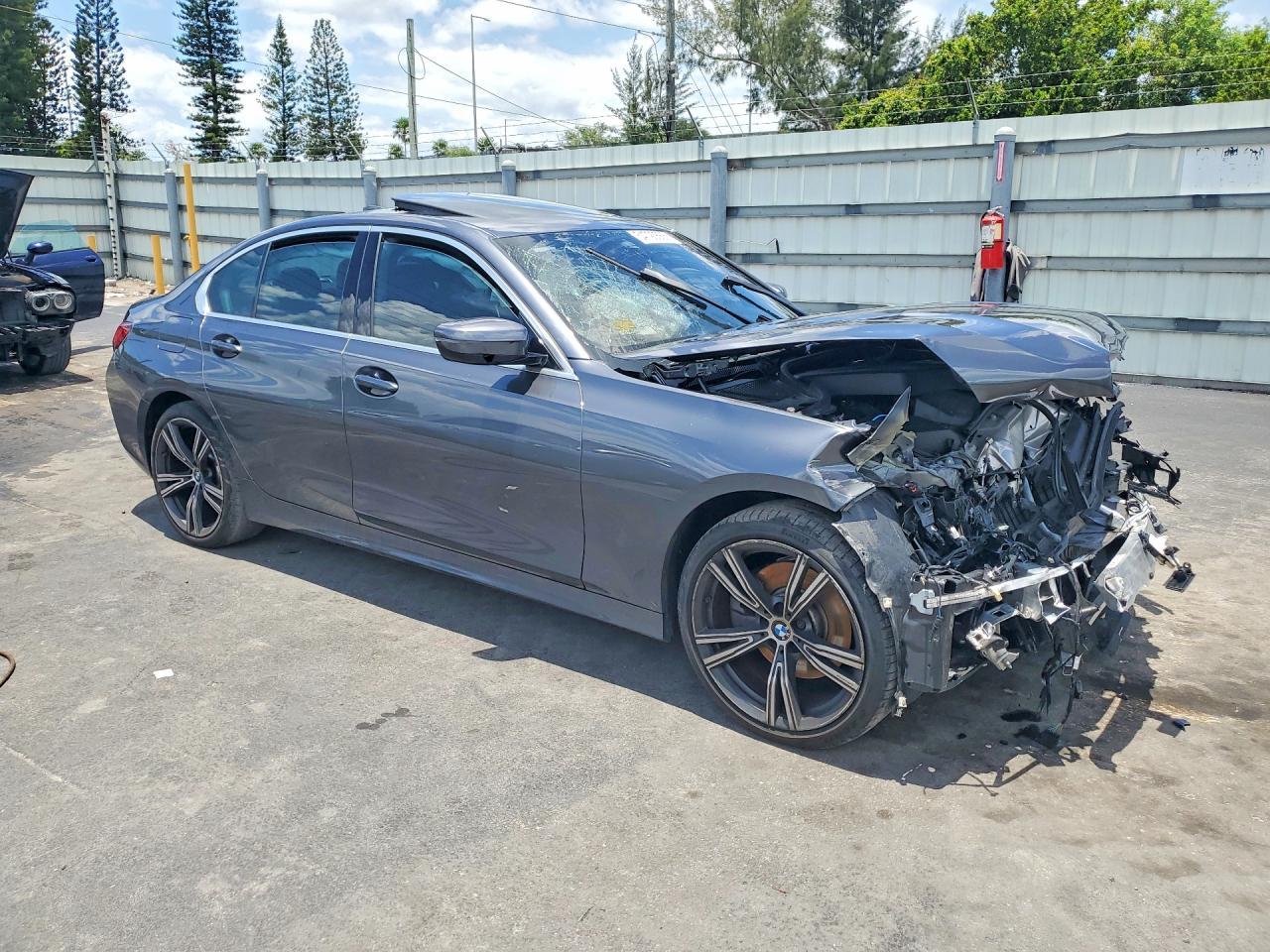 2022 BMW 330I - Фото 4