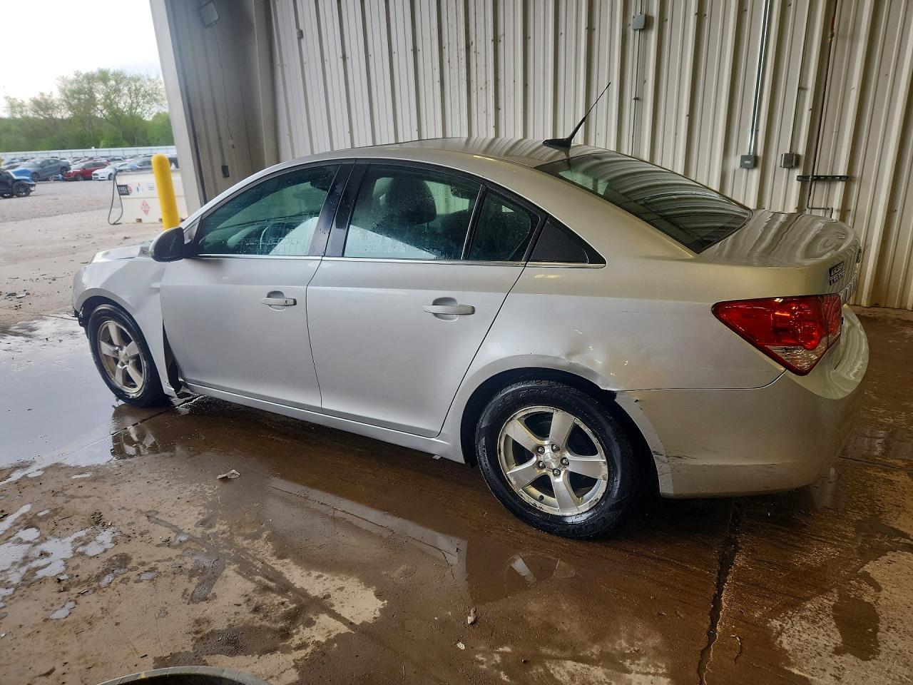 2012 Chevrolet Cruze Lt - Image 2