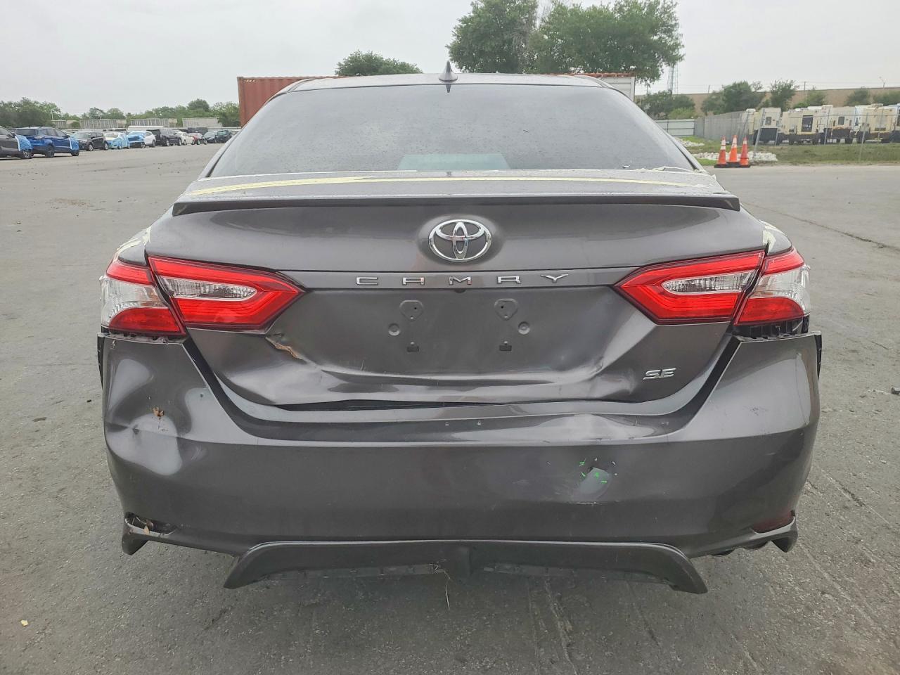 2020 Toyota Camry Se - Image 6