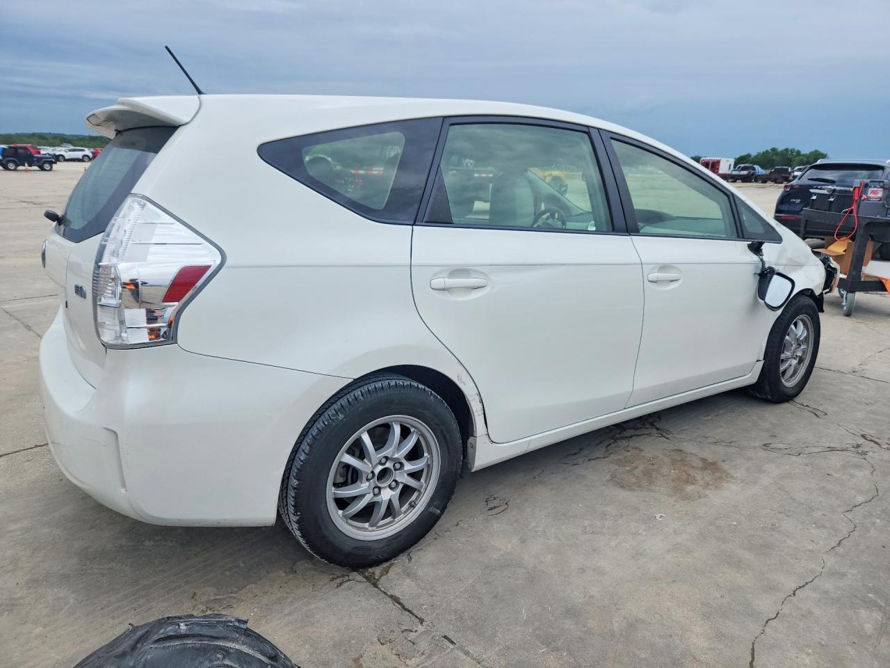 2014 Toyota Prius V Three - Фото 3