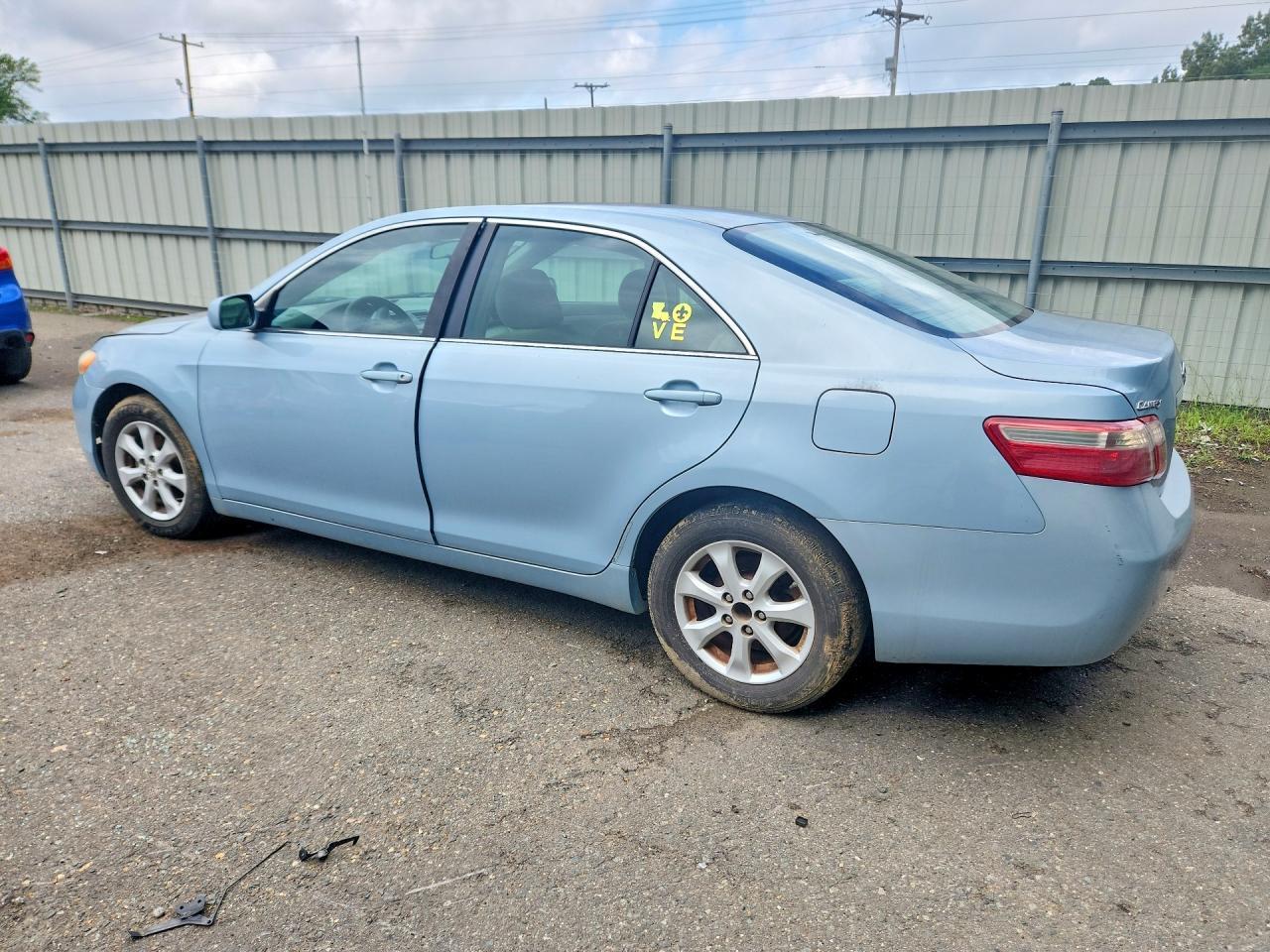 2009 Toyota Camry Le - Фото 2