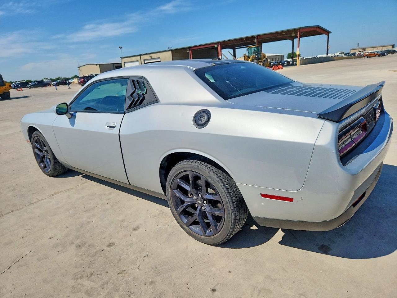 2023 Dodge Challenger Sxt - Фото 2