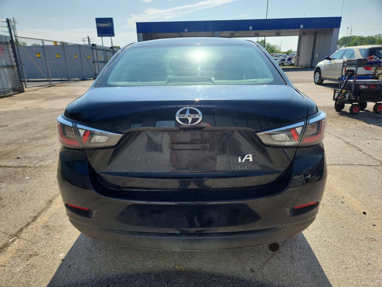 2016 Scion Ia Base - Фото 6
